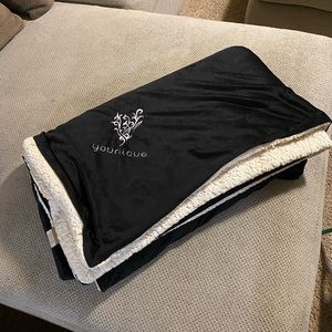 Black Younique Blanket